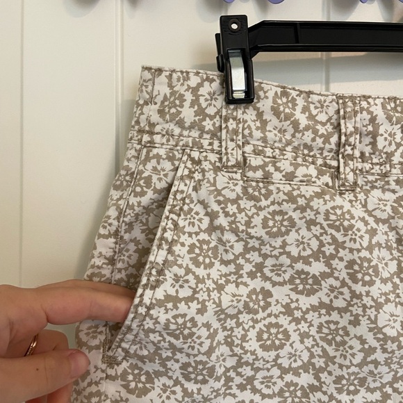EUC | Ann Taylor LOFT women’s patterned chino shorts — size 0 - Picture 2 of 6